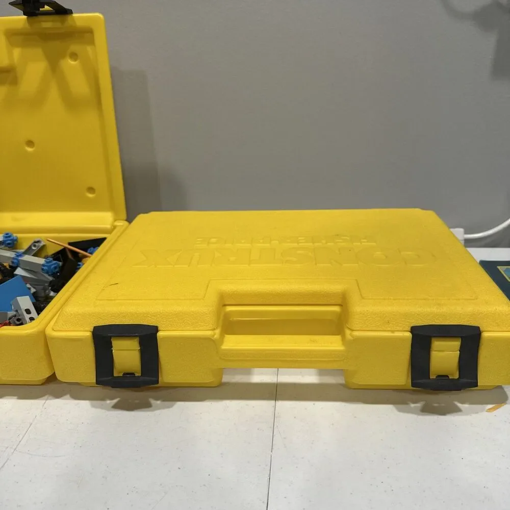 VINTAGE 1983 FISHER PRICE CONSTRUX CREATIVE BUILDING PARTS YELLOW CASE LOT OF 2